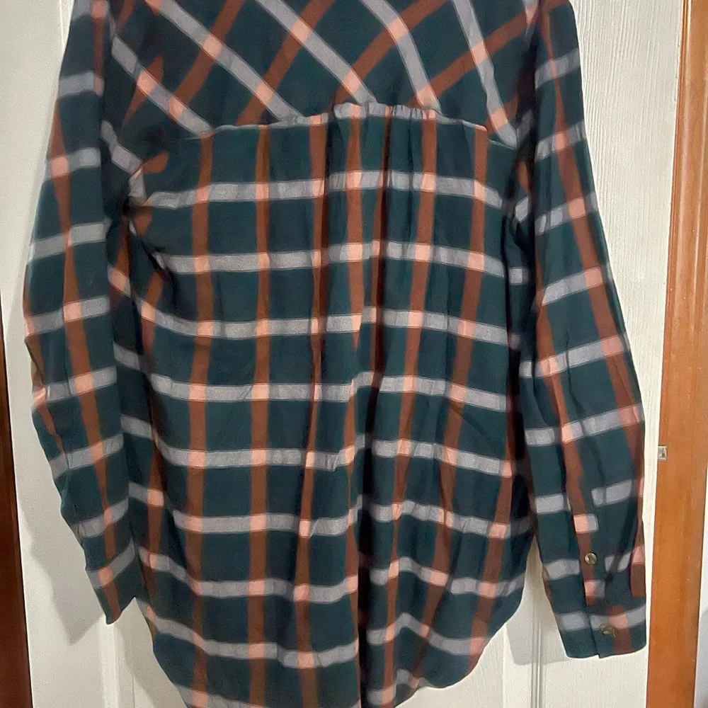 Knox Rose Plaid Button-Up Shirt - Picture 3 of 3